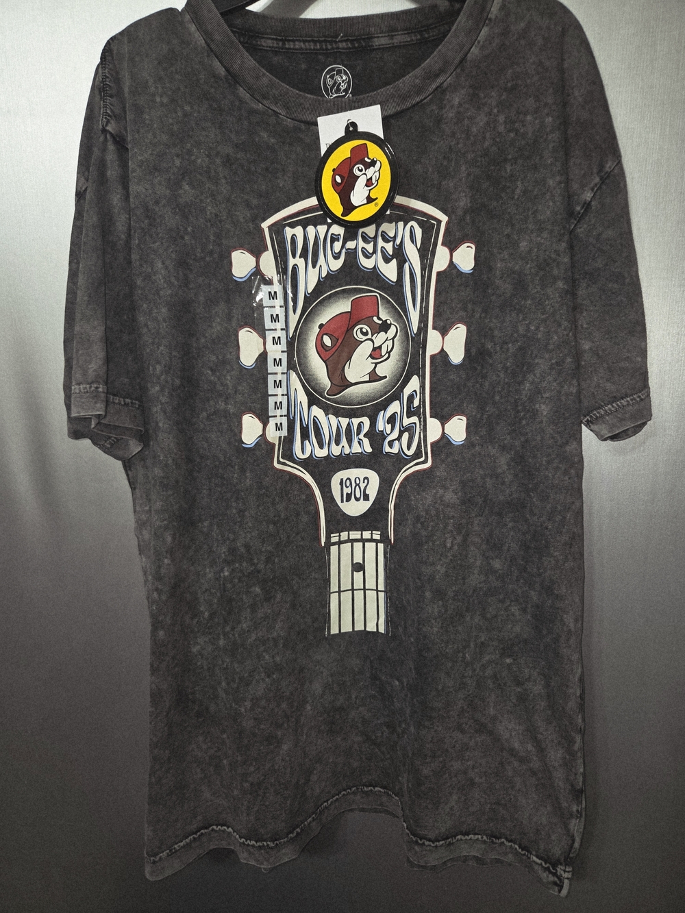 NWT UNISEX BUC-EES TOUR '25 1982 TSHIRT. MEDIUM GRAY. SIZE MED.